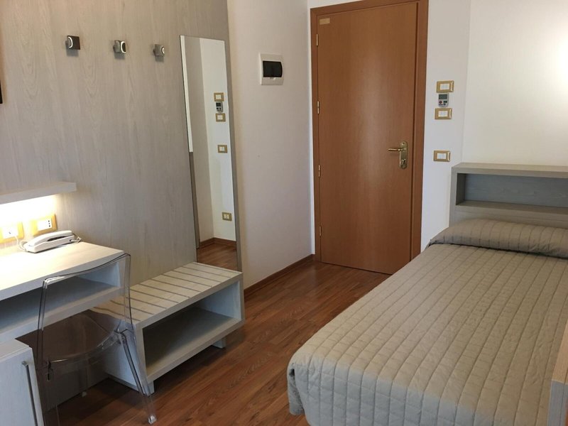 Monica 4 - Room Example