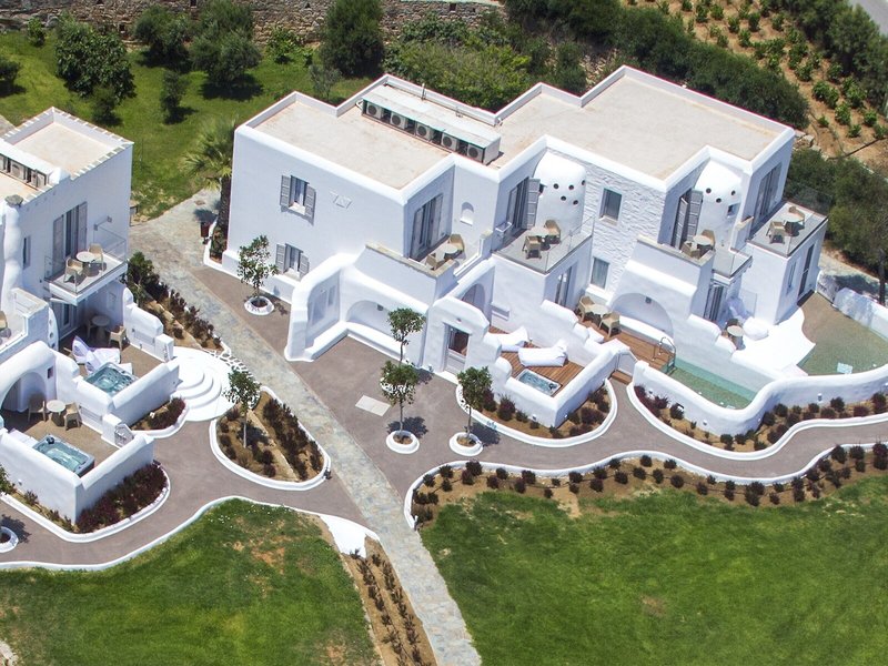 Naxos Golden Sun 5 - Exterior