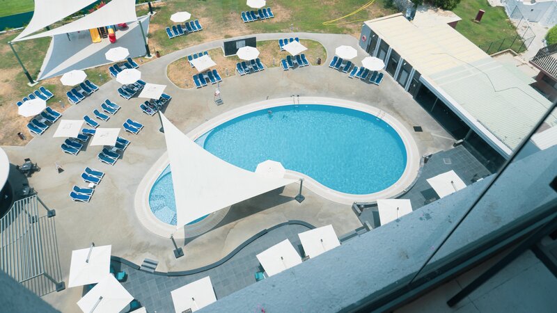 Hotel Holiday International 4