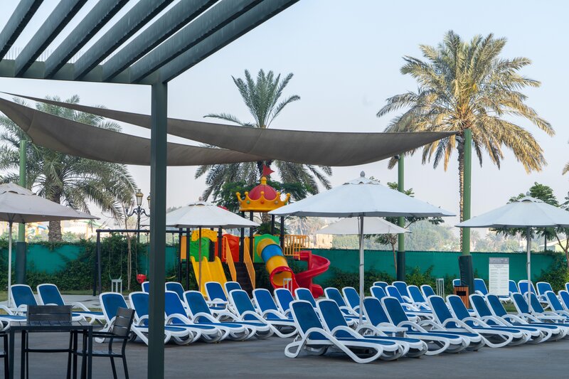 Hotel Holiday International 5