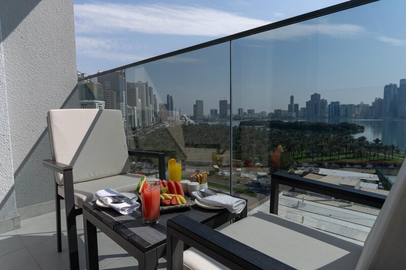 Hotel Holiday International 8