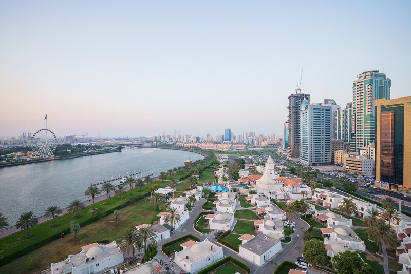 Hotel Holiday International 11