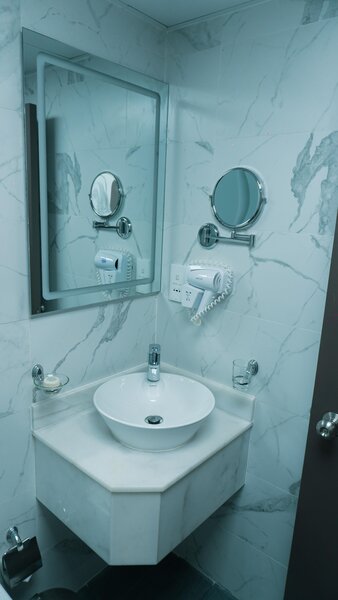 Hotel Holiday International 18