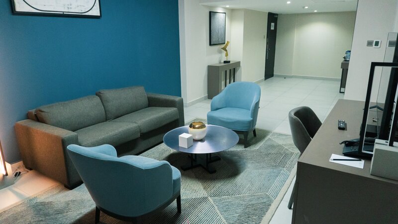 Hotel Holiday International 90