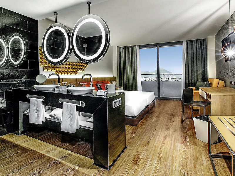 Hard Rock Hotel Tenerife 10