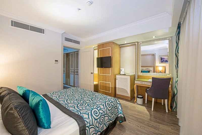 Crystal Waterworld Resort & Spa 4