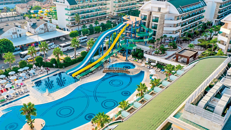 Crystal Waterworld Resort & Spa 9