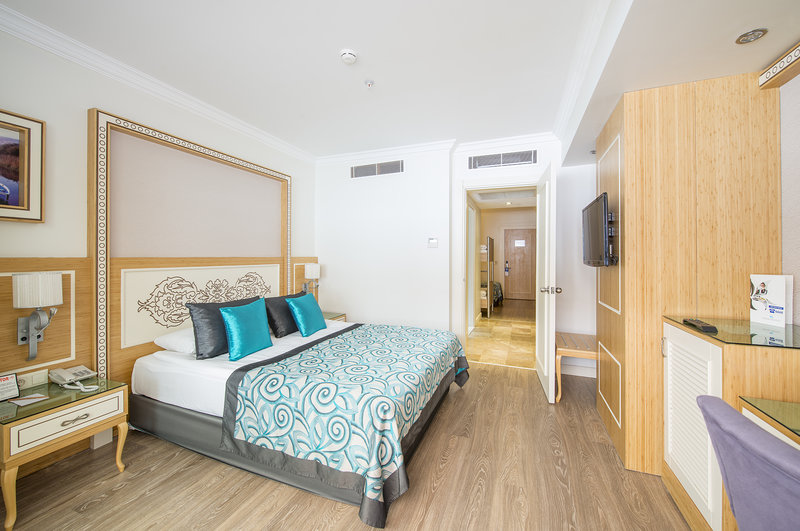 Crystal Waterworld Resort & Spa 10