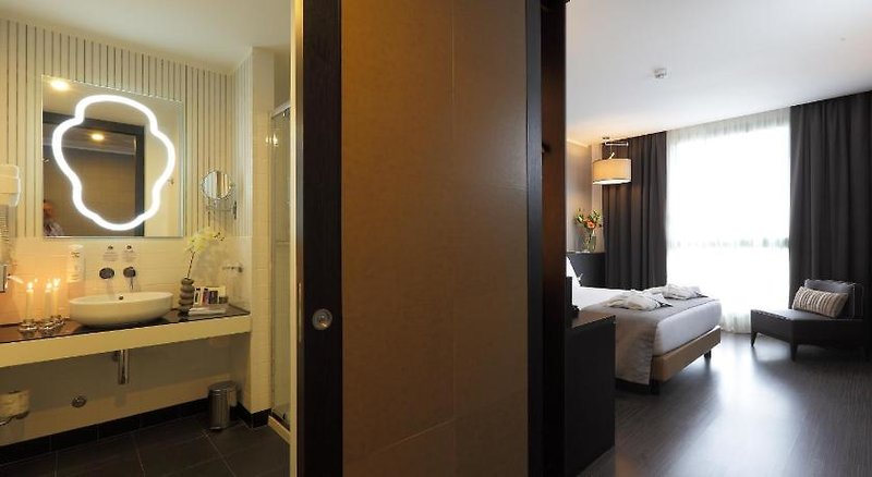 Best Western Premier CHC Airport 1