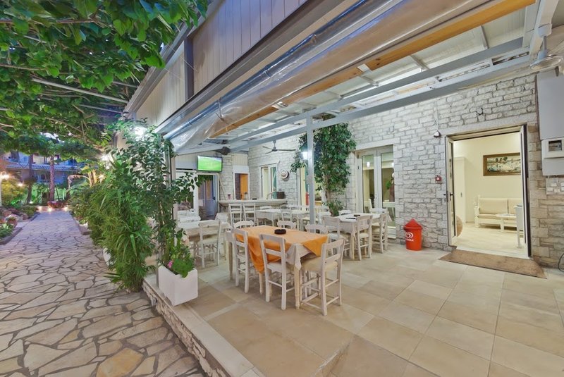 Rouda Bay Beach Hotel 8