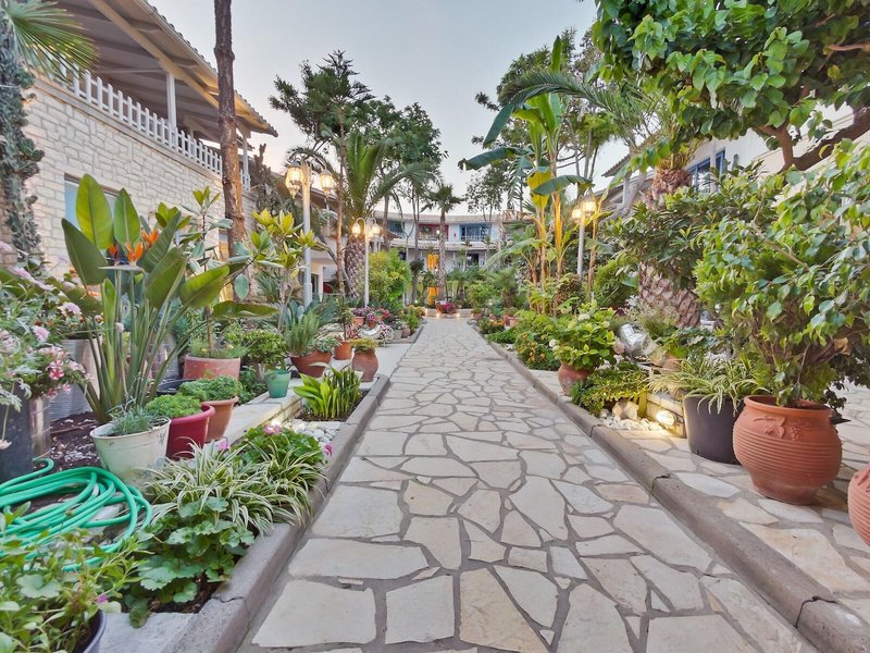 Rouda Bay Beach Hotel 9