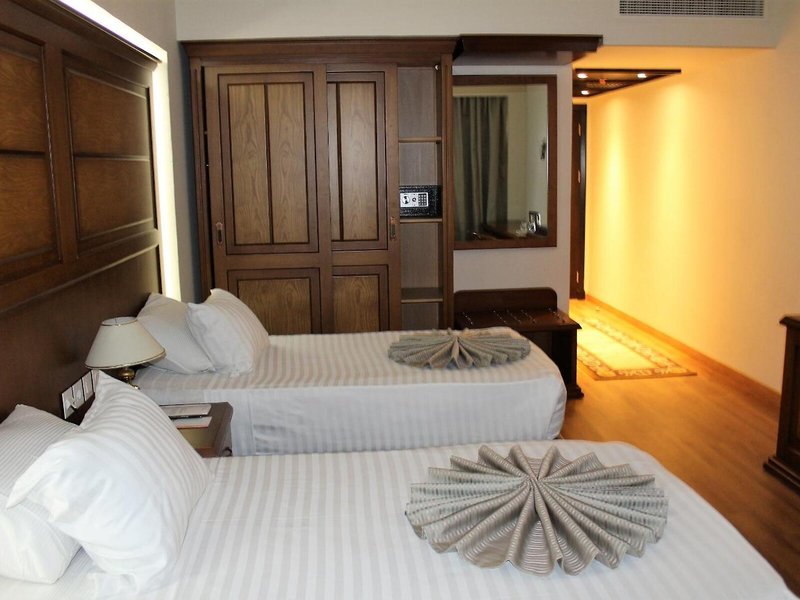 Cleopatra Hotel 8