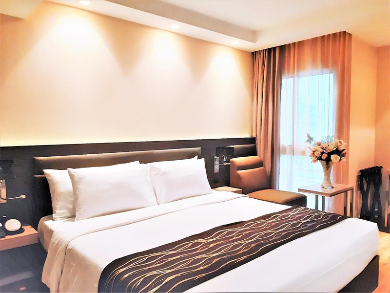 Amora NeoLuxe Hotel 11