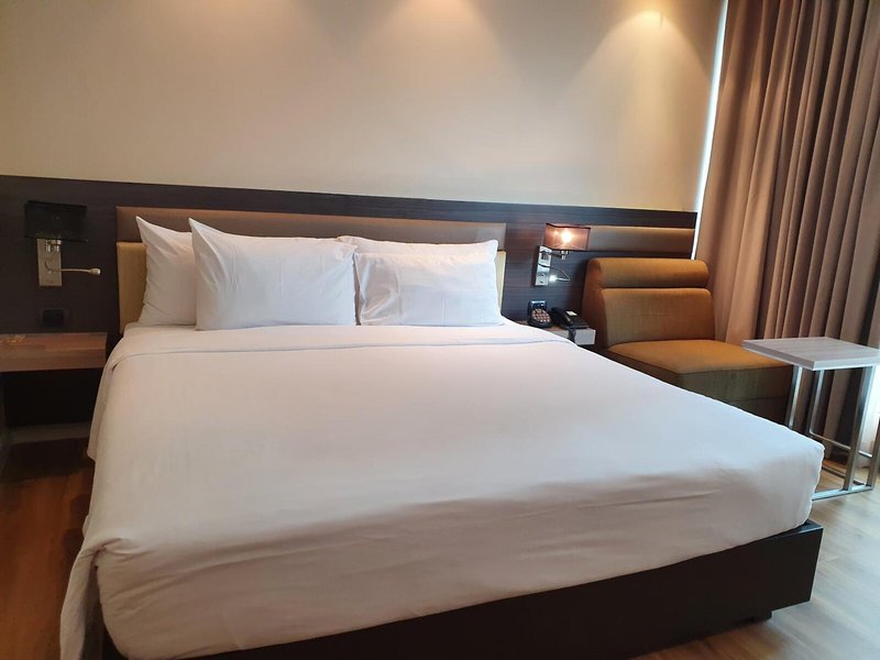 Amora NeoLuxe Hotel 12