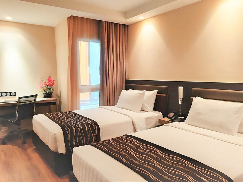 Amora NeoLuxe Hotel 13