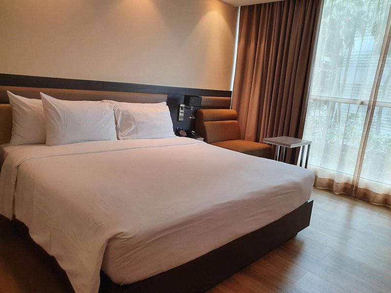 Amora NeoLuxe Hotel 18