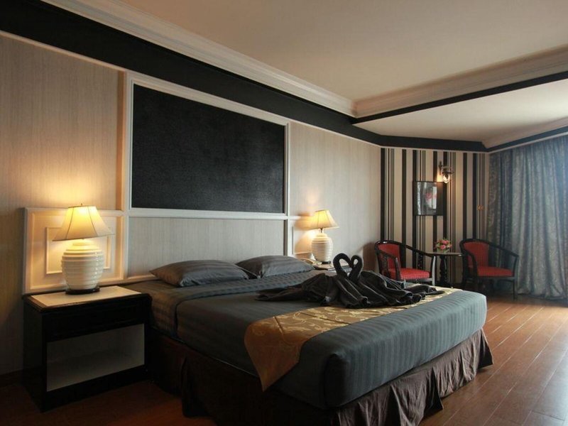 First Pacific Hotel & Convention 10