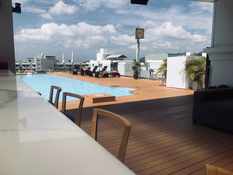 Days Inn by Wyndham Patong Beach 8