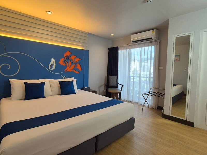 Days Inn by Wyndham Patong Beach 36
