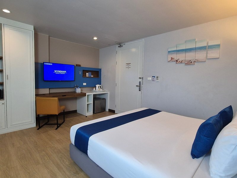 Days Inn by Wyndham Patong Beach 47