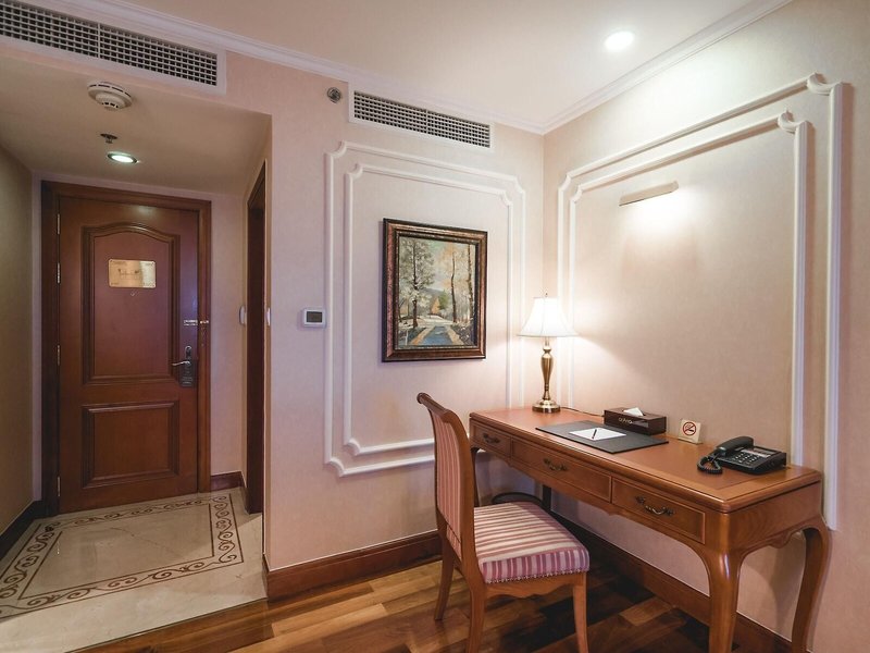 Grand Hotel Saigon 16