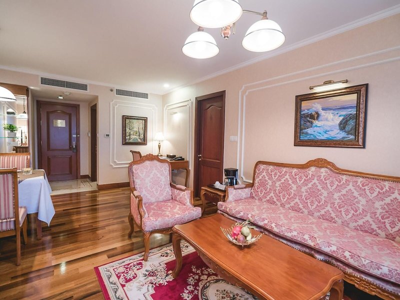 Grand Hotel Saigon 18