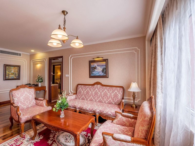 Grand Hotel Saigon 19