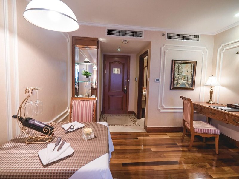 Grand Hotel Saigon 33