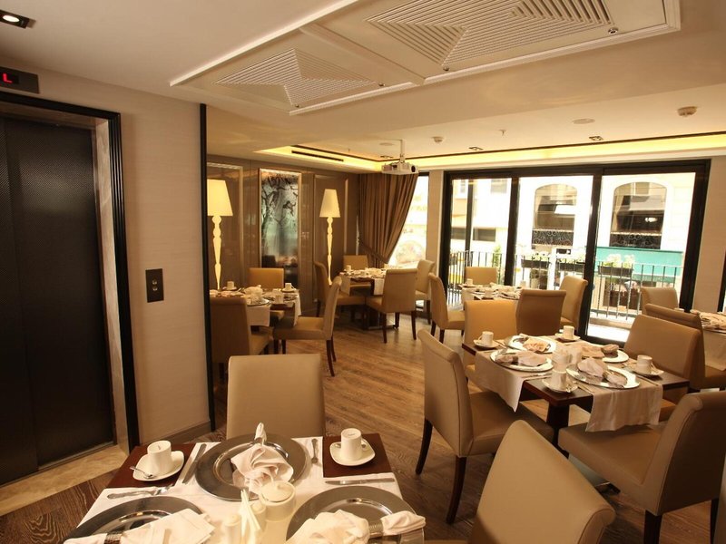 La Villa Hotel 10