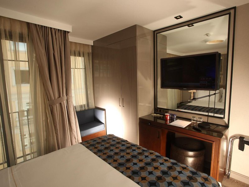 La Villa Hotel 18