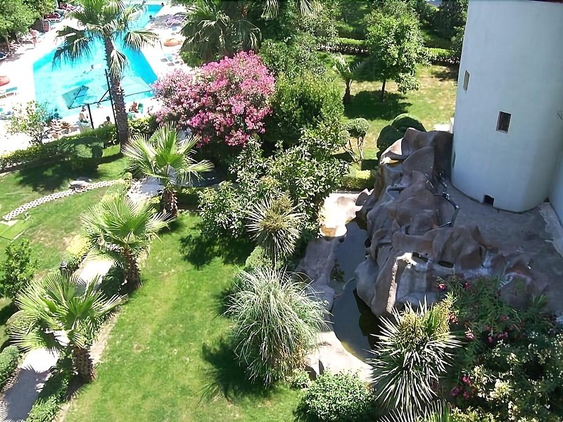 Belpoint Beach Hotel 8