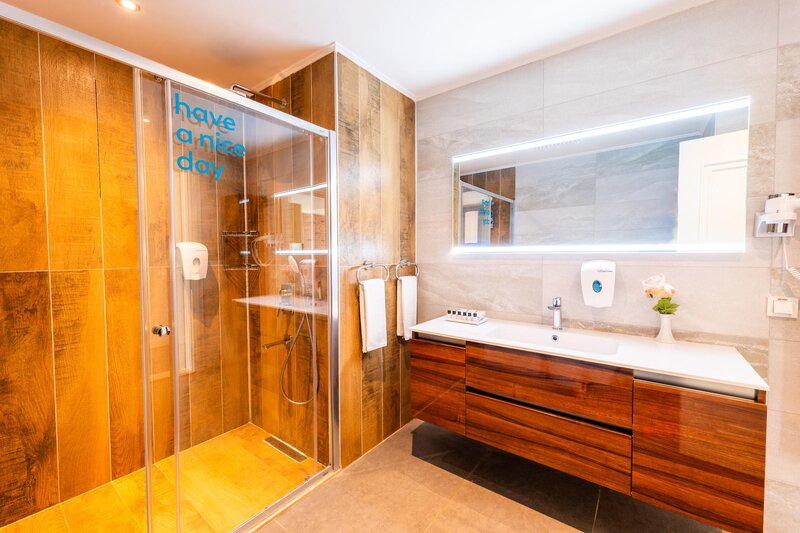 SunConnect Side Resort  18