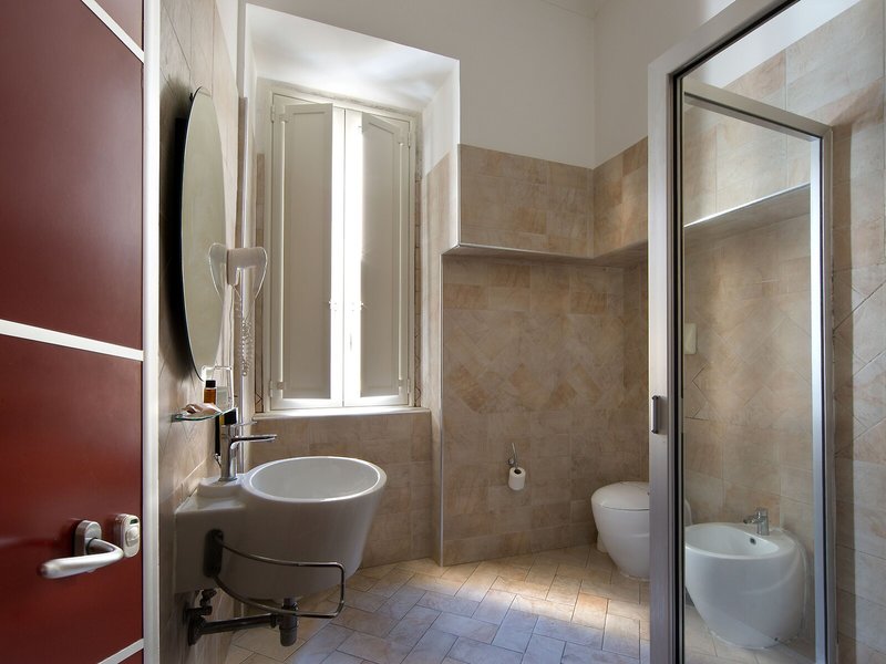 Diamond Hotel 26 - Bathroom Example
