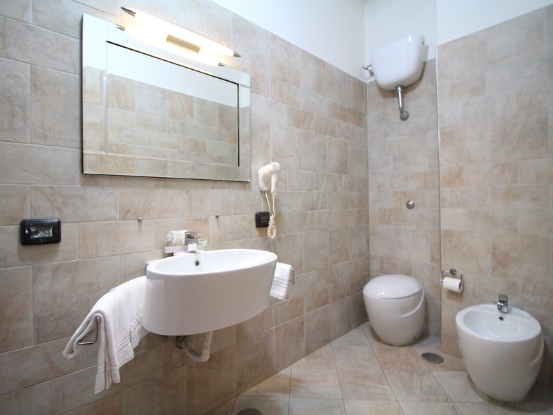 Diamond Hotel 29 - Bathroom Example