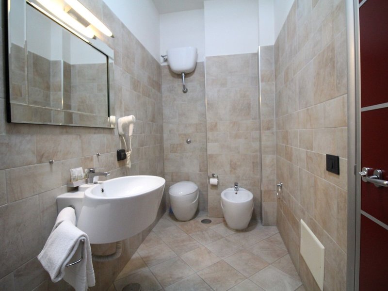 Diamond Hotel 31 - Bathroom Example