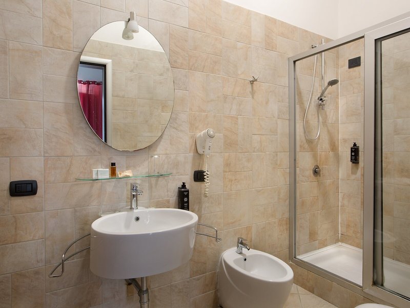 Diamond Hotel 36 - Bathroom Example
