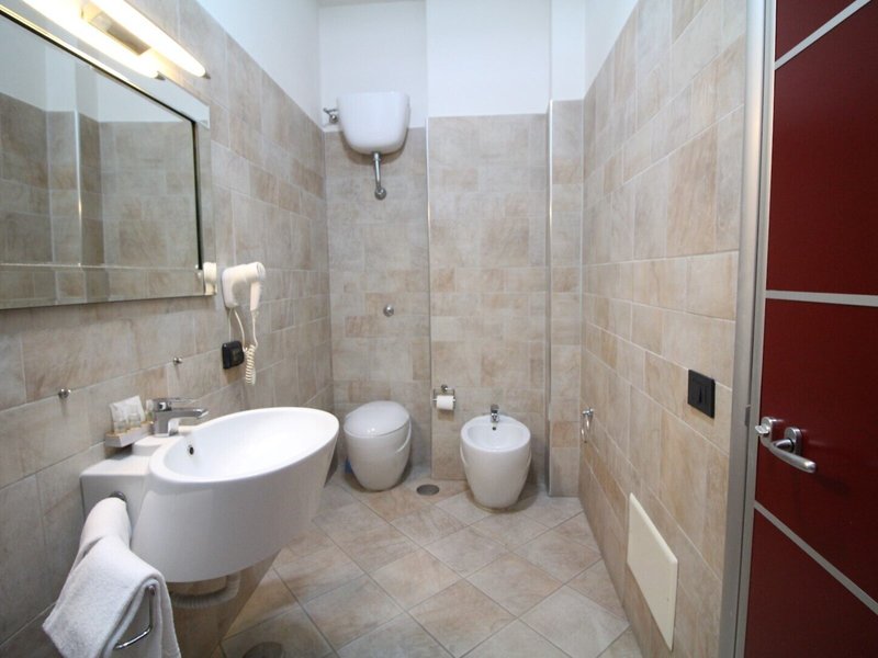 Diamond Hotel 42 - Bathroom Example