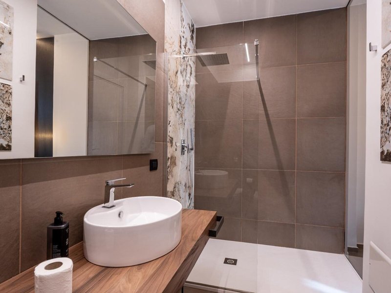 Diamond Hotel 44 - Bathroom Example