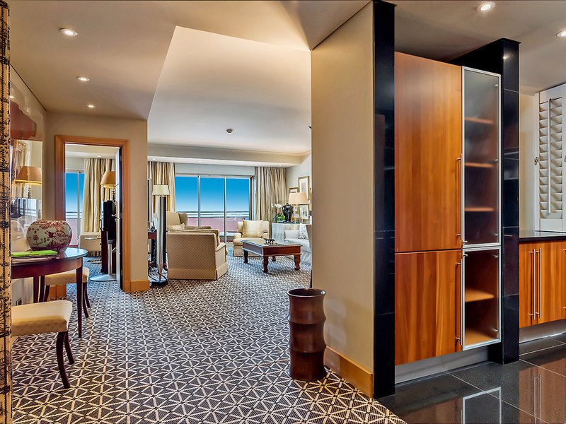 Royal Savoy Hotel 9