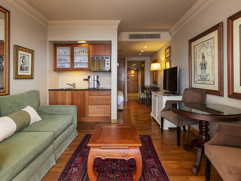 Royal Savoy Hotel 12