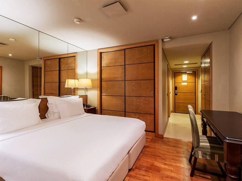 Royal Savoy Hotel 13