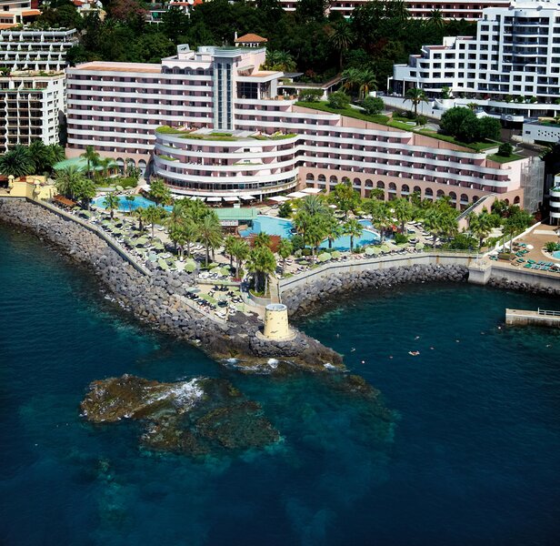 Royal Savoy Hotel 18