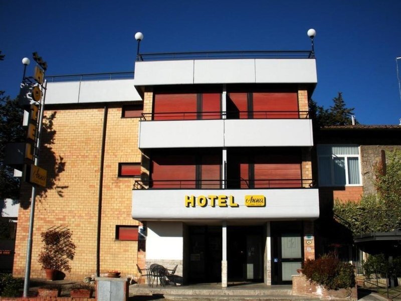 Anna Siena Nord 1