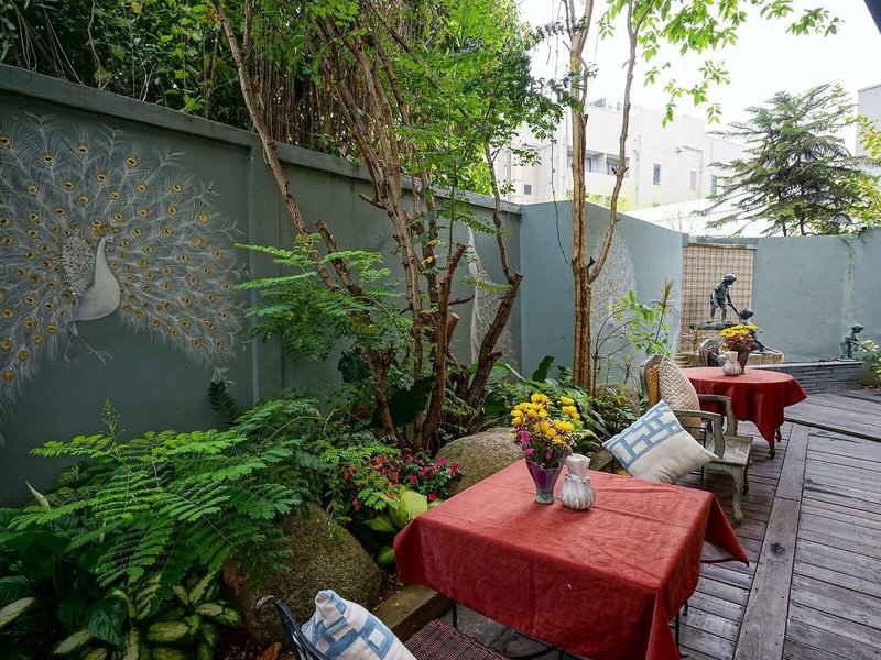 At Pingnakorn Hotel Nimmanhaeminda Road 7