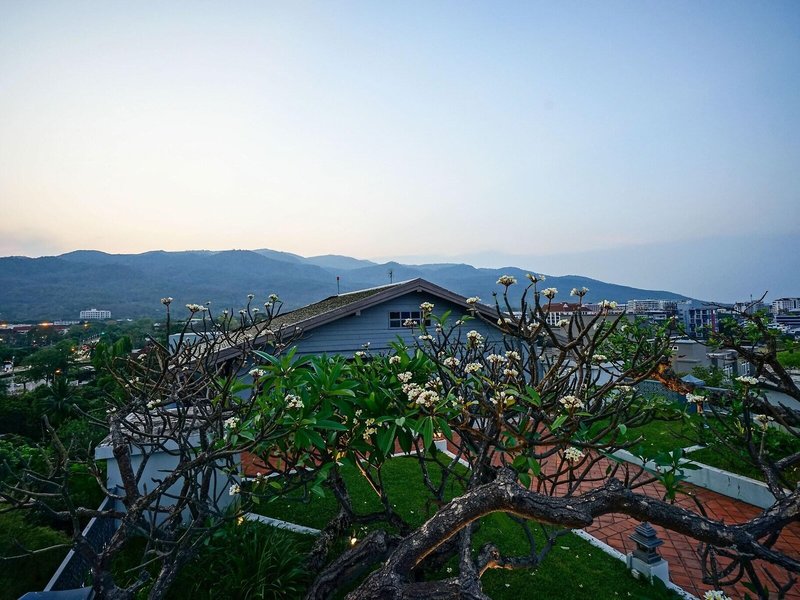 At Pingnakorn Hotel Nimmanhaeminda Road 8