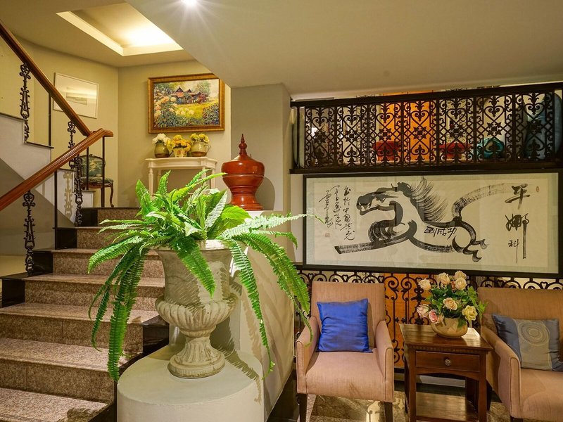 At Pingnakorn Hotel Nimmanhaeminda Road 10