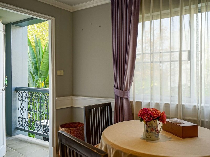 At Pingnakorn Hotel Nimmanhaeminda Road 22