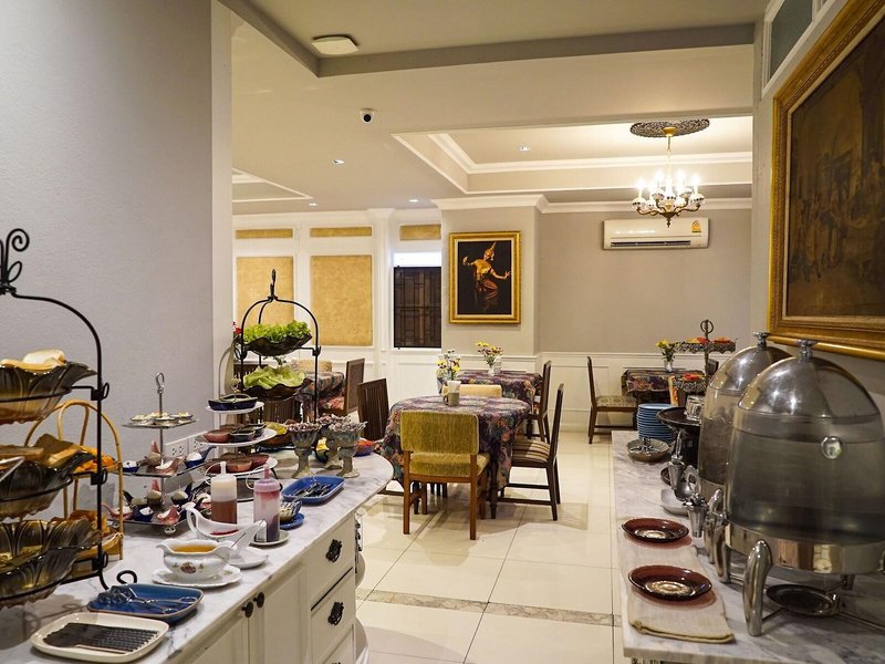 At Pingnakorn Hotel Nimmanhaeminda Road 24