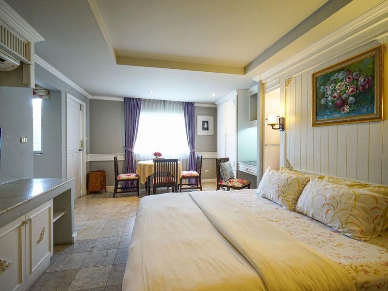 At Pingnakorn Hotel Nimmanhaeminda Road 33