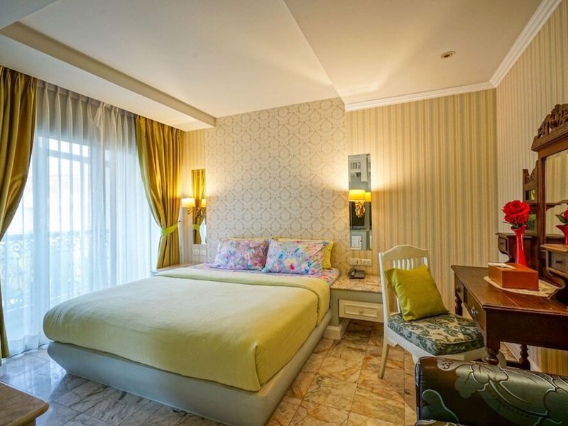 At Pingnakorn Hotel Nimmanhaeminda Road 37